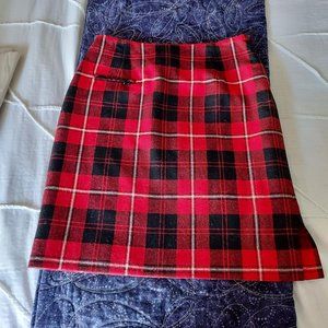 EUC (barely worn) Pendleton virgin wool skirt, red plaid, 6 petite